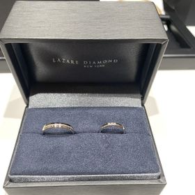 【ラザール ダイヤモンド(LAZARE DIAMOND)の口コミ】 私は3mm程度の太めが良く、ミル打ちやウェーブ等のシンプルながらもアクセ…