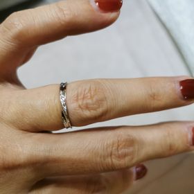 【insembre(インセンブレ)】の口コミ デザインはエレガントなタイプです。素材はプラチナです。テイストは女性ら...