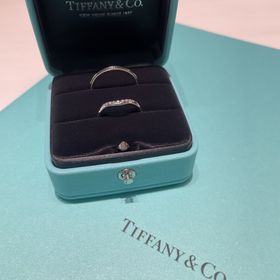 【ティファニー(Tiffany & Co.)の口コミ】 緩やかなカーブになっていることで、短い指の人でも長く綺麗に見せてくれ…