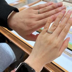 【ブルガリ(BVLGARI)の口コミ】 指輪のデザインに惹かれました。宝石が連なっていて、V字のものを探してい…