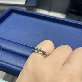 【銀座ダイヤモンドシライシの口コミ】 つけ心地はとても良いです。シンプルなデザインでお探しの方はおすすめで…