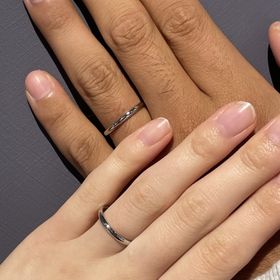 【SOUSI SOUAI(ソウシソウアイ)の口コミ】 シンプルなデザインをずっと探していました。ひねりや一個のストーンも付…