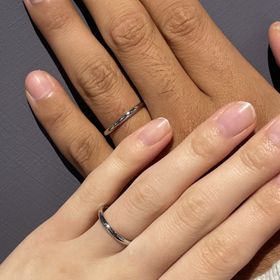 【SOUSI SOUAI(ソウシソウアイ)】の口コミ シンプルなデザインをずっと探していました。ひねりや一個のストーンも付い...