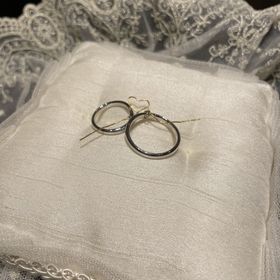 【ケイウノ ブライダル(K.UNO BRIDAL)の口コミ】 デザインがシンプルで、男女問わず着用し続けられ、一本の純糸でずっと繋…