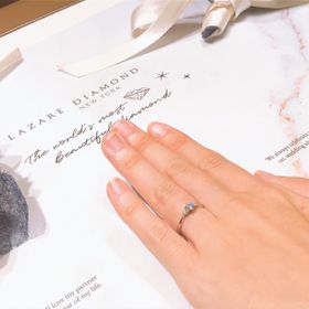 【ラザール ダイヤモンド(LAZARE DIAMOND)の口コミ】 結婚指輪も同時に購入したので、当初は結婚指輪と重ね付け時にしっくりく…