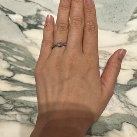 【ブシュロン(BOUCHERON)の口コミ】 人気のファセットです。
サイドにダイヤが入ったデザインは最近出たそうで…