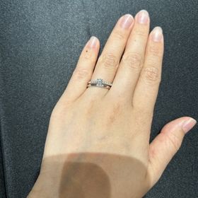 【TASAKI(タサキ)の口コミ】 ハーフエタニティにセンターダイヤのオーソドックスなデザインです。リン…