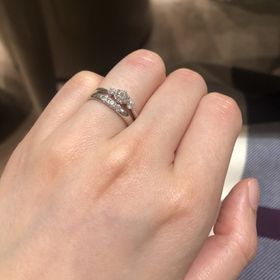 【MIKIMOTO(ミキモト)の口コミ】 プラチナ・ダイヤの指輪。ダイヤの透明度がとても高い。虹色よりは、白く…