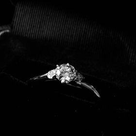 【銀座ダイヤモンドシライシの口コミ】 男一人での婚約指輪の購入で右も左も分からない中での来店でしたが、親身…