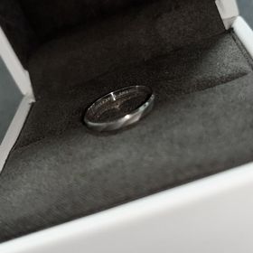 【BONDS(ボンズ)の口コミ】 シンプルなもので、錆びにくそうなプラチナ900以上で、価格も予算内でした…