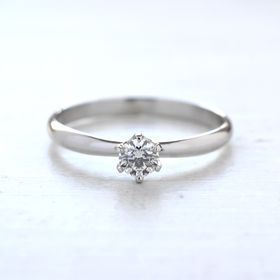 【湘南彫金工房 andfuse】の口コミ リングはシンプルにストレート、鉤爪留めのダイヤモンドでダイヤが目立つデ...