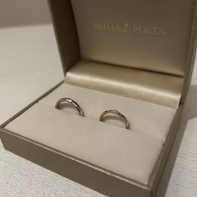 【PRIMA PORTA(プリマポルタ)】の口コミ 指に実際につけた時にしっくり来るデザインのものを選びました。
彼がつけ...