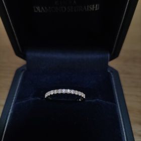 【銀座ダイヤモンドシライシの口コミ】 ハーフエタニティリングを希望していたので結婚指輪と重ねて華やかになる…