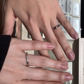 【俄(にわか)の口コミ】 ゆるやかにカーブしているデザインが素敵で決めました。値段はデザインで…