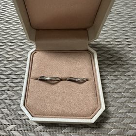 【TRECENTI(トレセンテ)の口コミ】 二人とも指が短くふっくらとしているので、ストレートではなく少し動きの…