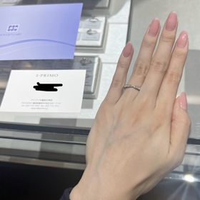 【アイプリモ(I-PRIMO)の口コミ】 ハーフエタニティで細かくダイヤが敷き詰められているもので、リボンのよ…