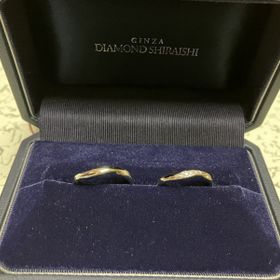 【銀座ダイヤモンドシライシの口コミ】 徒歩圏内で何店舗か見ていた中で指輪の色やデザインの好みが決まった。そ…