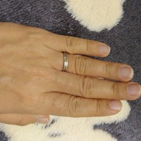 【nocur(ノクル)の口コミ】 シンプル、飽きなさそう、真ん中がピンクゴールドで肌なじみが良いこと
華…