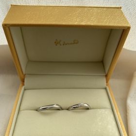 【ケイウノ ブライダル(K.UNO BRIDAL)の口コミ】 ケイウノの既製品の指輪で気になるデザインが2つあり、どちらにしようか迷…