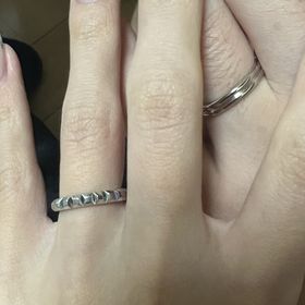 【ブシュロン(BOUCHERON)の口コミ】 ダイヤが付いていないのにキラキラしてるのが決め手です。動くたび輝きま…