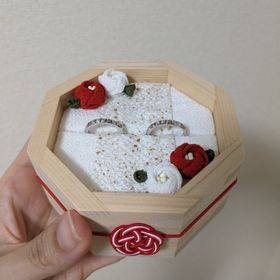 【ブシュロン(BOUCHERON)の口コミ】 素材はプラチナ、ダイヤ等付いてないシンプルなものがいいということ以外…