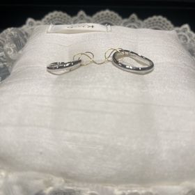【ケイウノ ブライダル(K.UNO BRIDAL)の口コミ】 シンプルなデザインが欲しかったので、縦に純金が一本入っただけの、シン…