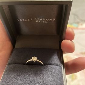 【ラザール ダイヤモンド【取扱店販売】の口コミ】 指輪のデザインが良かったからです。そして女性に合うと思ってとても綺麗…