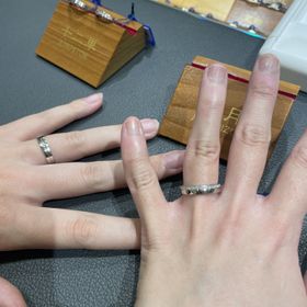 【雅楽(うた)】の口コミ いくつかのブランドで悩んでいて、実際に着けてみましたが、女性用の指輪は...