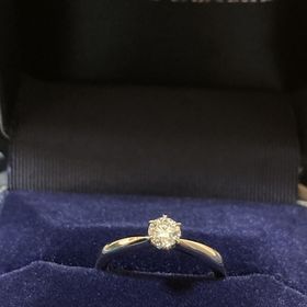 【銀座ダイヤモンドシライシの口コミ】 やはり品質の信頼性が一番と考え、銀座ダイヤモンドシライシさんの婚約指…