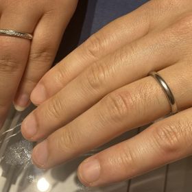 【銀座ダイヤモンドシライシの口コミ】 ダイヤが埋め込まれているので、キラキラが好きな方は良いと思います。エ…