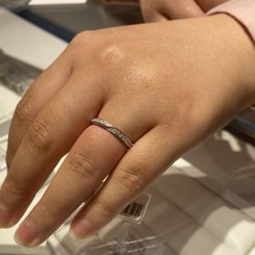 【銀座ダイヤモンドシライシの口コミ】 TPOに応じてダイヤとプラチナの向きを変えることができるハーフエタニティ…