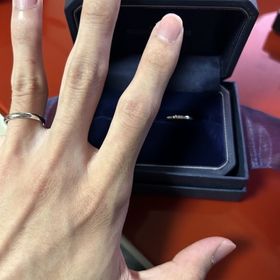 【銀座ダイヤモンドシライシの口コミ】 まずは値段です。予算を結婚指輪と婚約指輪併せて５０万円付近で探してい…