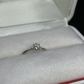 【目黒宝石店の口コミ】 結婚指輪をプラチナにする予定だったので同じくプラチナは必須でした。真…