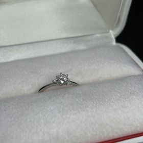 【目黒宝石店】の口コミ 結婚指輪をプラチナにする予定だったので同じくプラチナは必須でした。真ん...