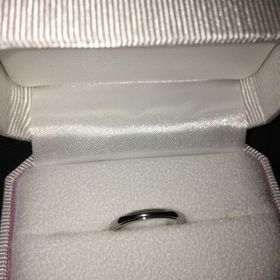 【Honey Bride(ハニーブライド)の口コミ】 男性物はシンプルなものがいいと思っていました。その中でも少し溝があっ…