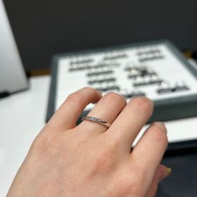 【ラザール ダイヤモンド(LAZARE DIAMOND)の口コミ】 シャエという描かれた2本のラインを強調する指輪がとても気に入りました。…