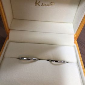 【ケイウノ ブライダル(K.UNO BRIDAL)の口コミ】 指輪のシンプルでかつ、内側にひっそりとメッセージなどを打ち込めるのが…