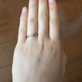 【銀座ダイヤモンドシライシの口コミ】 ダイヤモンドの品質の良さと、お手頃な価格が決め手でした。2人で、リング…