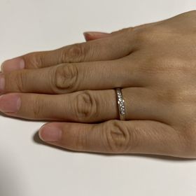 【4℃ BRIDAL(ヨンドシーブライダル)の口コミ】 当初、石は３つくらいにしようと思っていましたが、一生涯身に付けるもの…