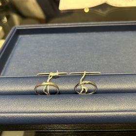 【銀座ダイヤモンドシライシの口コミ】 普段使いができ、デザイン性のあるものだったのが1番魅力的でした。また、…