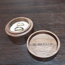 【鎌倉彫金工房の口コミ】 デザインに関しては装飾を加えたり、刻印したりつや出し、2パターンのマッ…