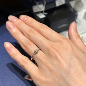 【銀座ダイヤモンドシライシの口コミ】 指輪探し初日でした。その日は4店舗ほどまわり、自分がどのようなデザイン…