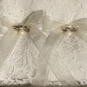 【エクセルコダイヤモンド(EXELCO DIAMOND)の口コミ】 指輪のデザインで決めました。
自分の指の形に合い、指が綺麗に見えるもの…