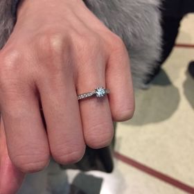 【銀座ダイヤモンドシライシの口コミ】 デザインとダイヤの輝き
エタニティ有り、0.3カラット以上、四つ爪、35万…