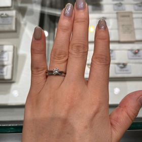 【アイプリモ(I-PRIMO)の口コミ】 シンプルなものを探していました。ダイヤモンドも小さめがいいというこだ…