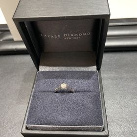 【ラザール ダイヤモンド(LAZARE DIAMOND)の口コミ】 手が小さいので、細身のシンプルなものを探していました。また、横からみ…