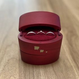 【ひなの口コミ】 ブランド「ひな」さんへの一目惚れ
ダイヤモンドの原石と磨いたものが交互…