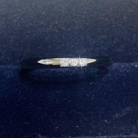 【4℃ BRIDAL(ヨンドシーブライダル)の口コミ】 主張しすぎない、3つの小ぶりのダイヤがとても綺麗で可愛く、気に入りまし…