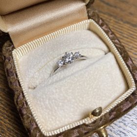 【アンジェリックフォセッテ(Angelique Fossette)の口コミ】 彼が選んでくれたのですが、王道かつ可愛いデザインに惹かれたそうです。…