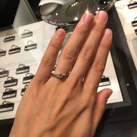 【ラザール ダイヤモンド(LAZARE DIAMOND)の口コミ】 シンプルな中にもゴージャス感のあるデザインで、豪華すぎるのは嫌だけど…